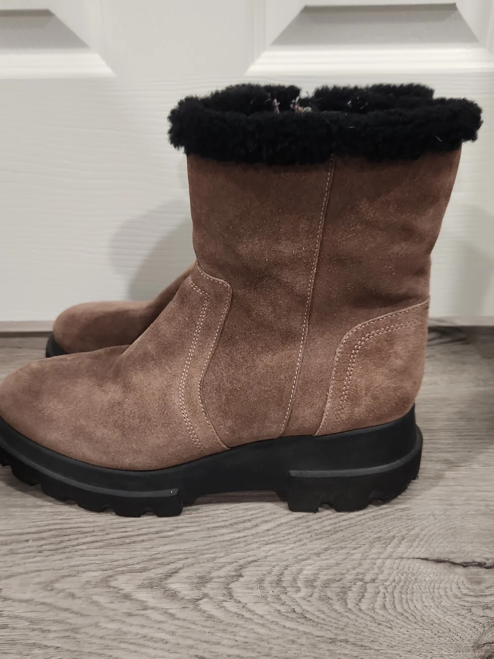 Aquatalia Kyla Brown Suede Shearling Boots 10.5 M Water Resistant Lug Sole $550